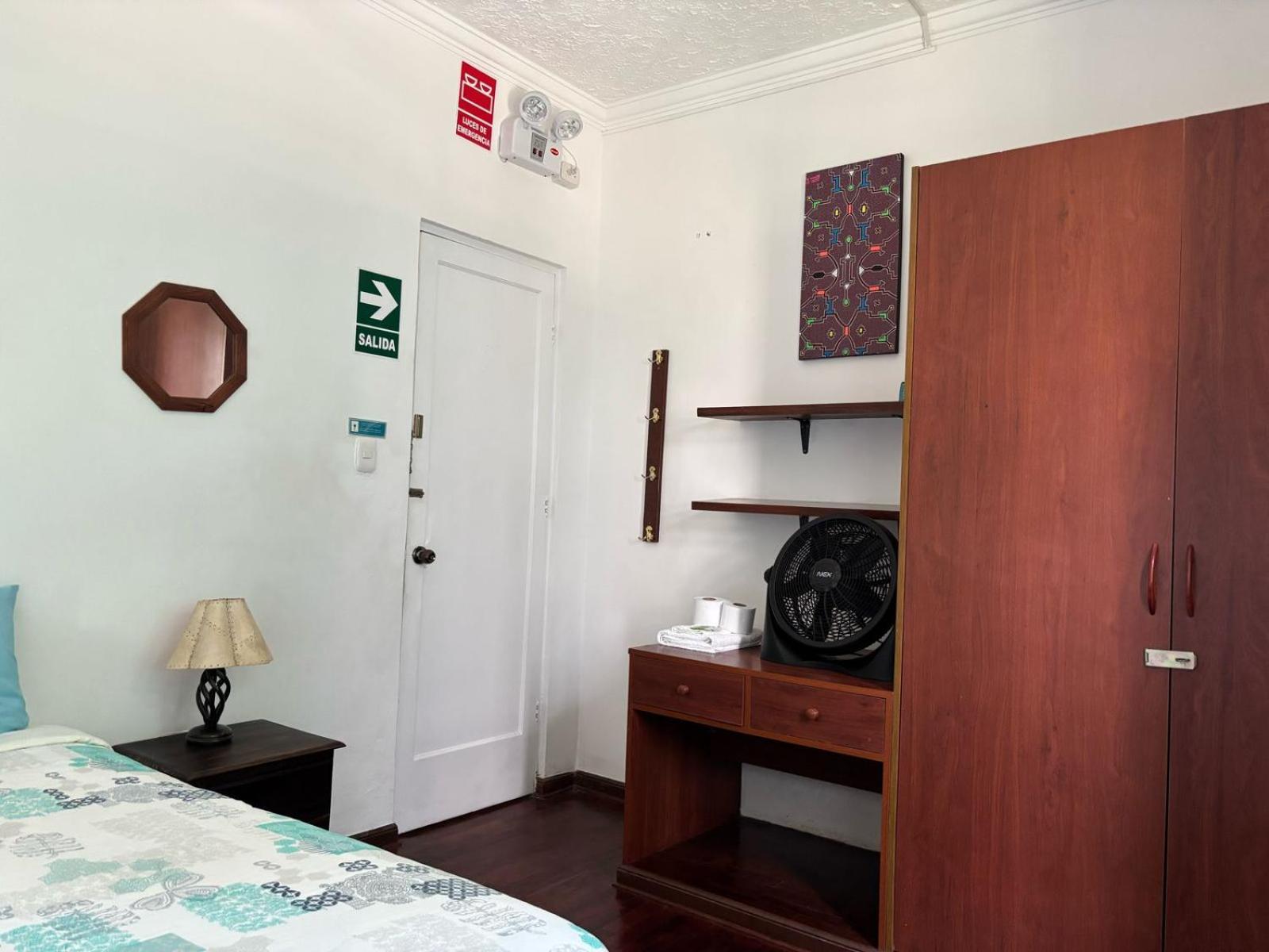 リマ La Casona Azul Bed & Breakfast エクステリア 写真