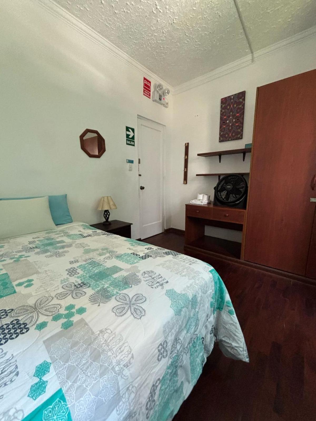 リマ La Casona Azul Bed & Breakfast エクステリア 写真